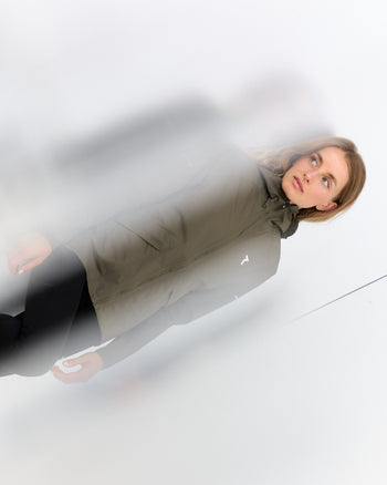 Lookbook Phantom Athletic Rain Jacket Women 15