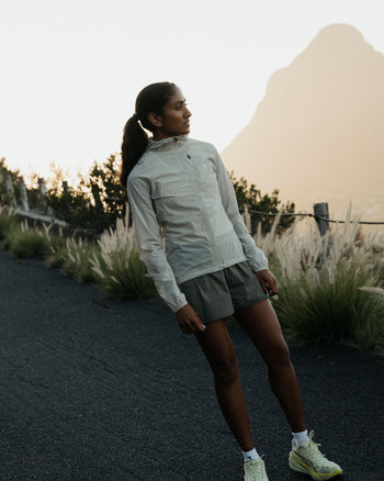 Lookbook Phantom Running Wind Jacket Women 9