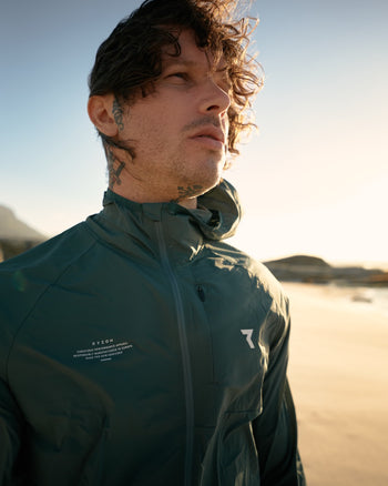 Lookbook Phantom LightShell Hooded Jacket Men 39