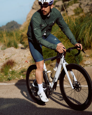 Lookbook Signature Cycling Rain Jacket Men 7