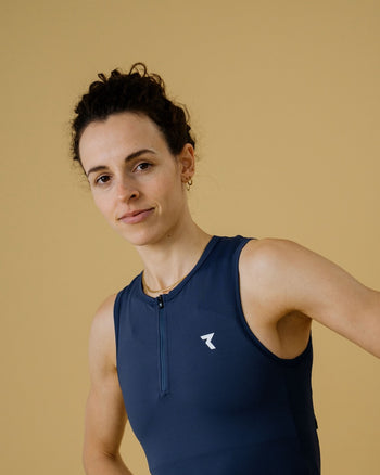 Lookbook Vela Cycling Cropped Top Women 23