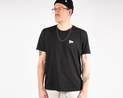Lookbook United in Humanity Tee Unisex 5