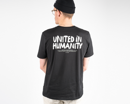 Lookbook United in Humanity Tee Unisex 6